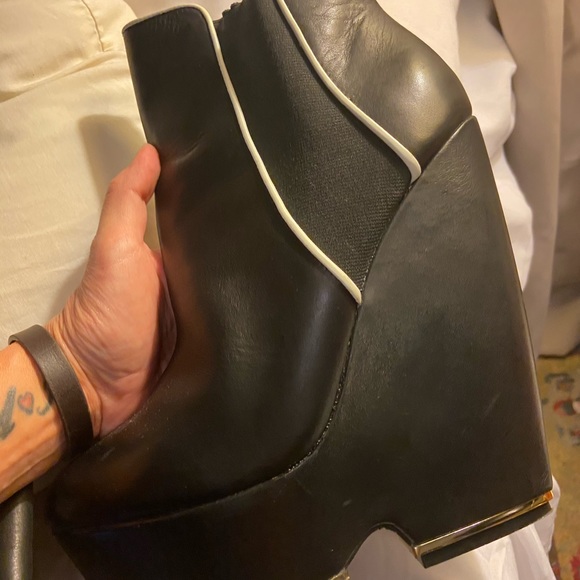 Sexy LAMB Black Leather High Wedge Booties Sz 9.5 - Picture 11 of 12